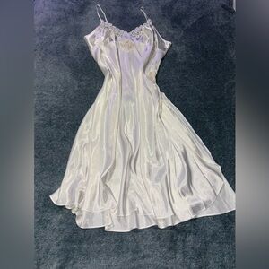 ••• SOLD ••• Delicates Ivory Satin Nightgown with Lace Details Women’s Size 1X